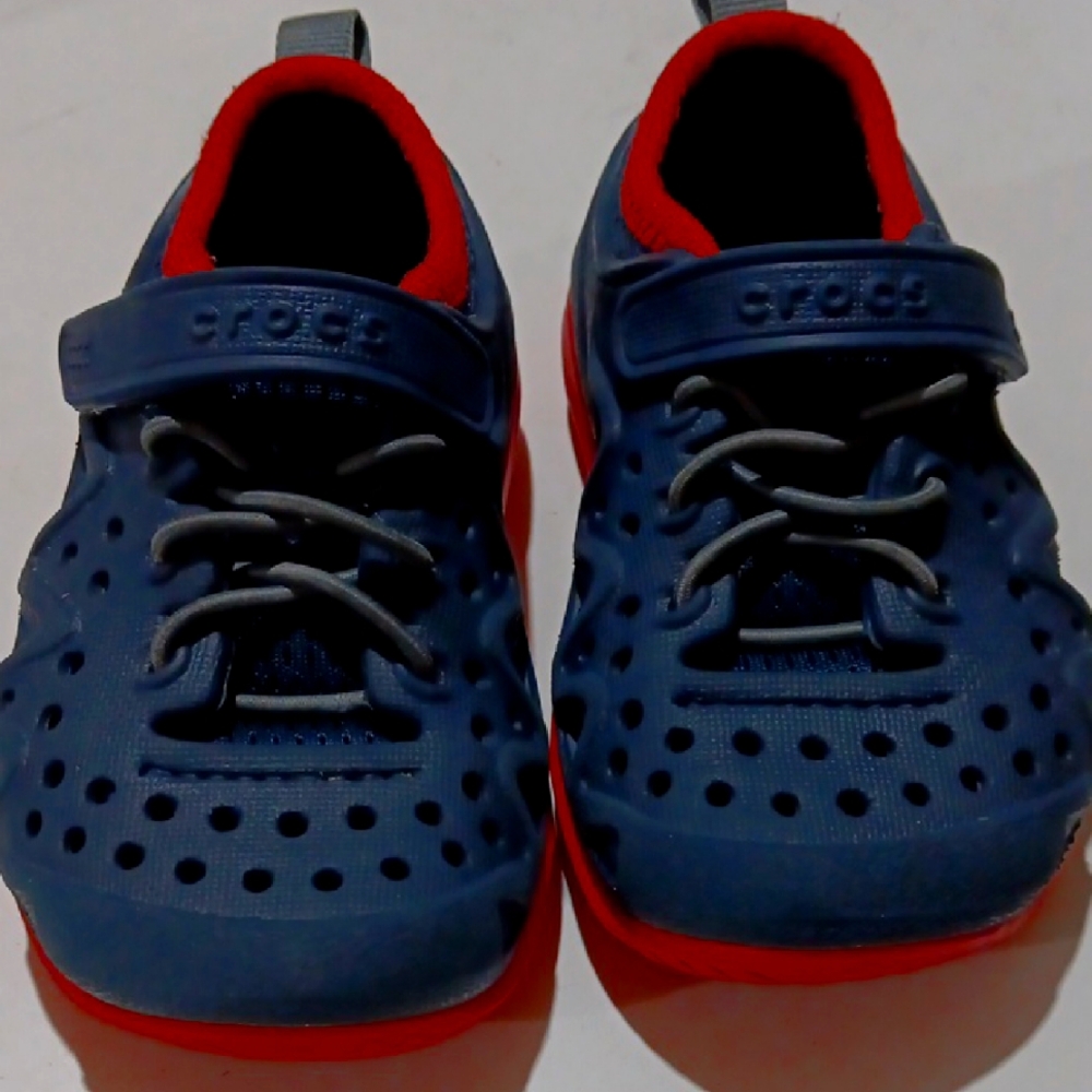 Iconic Crocs Child's Size 7 NWOT
